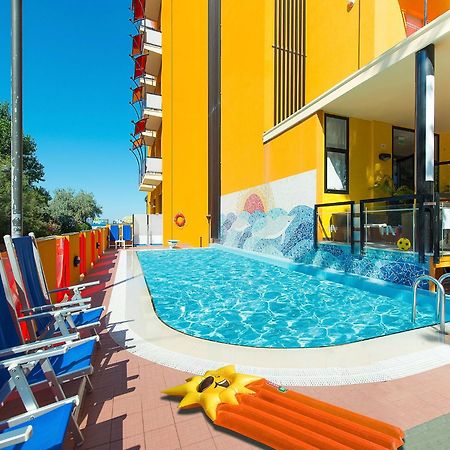 Viva Beach Hotel Rimini Exterior photo