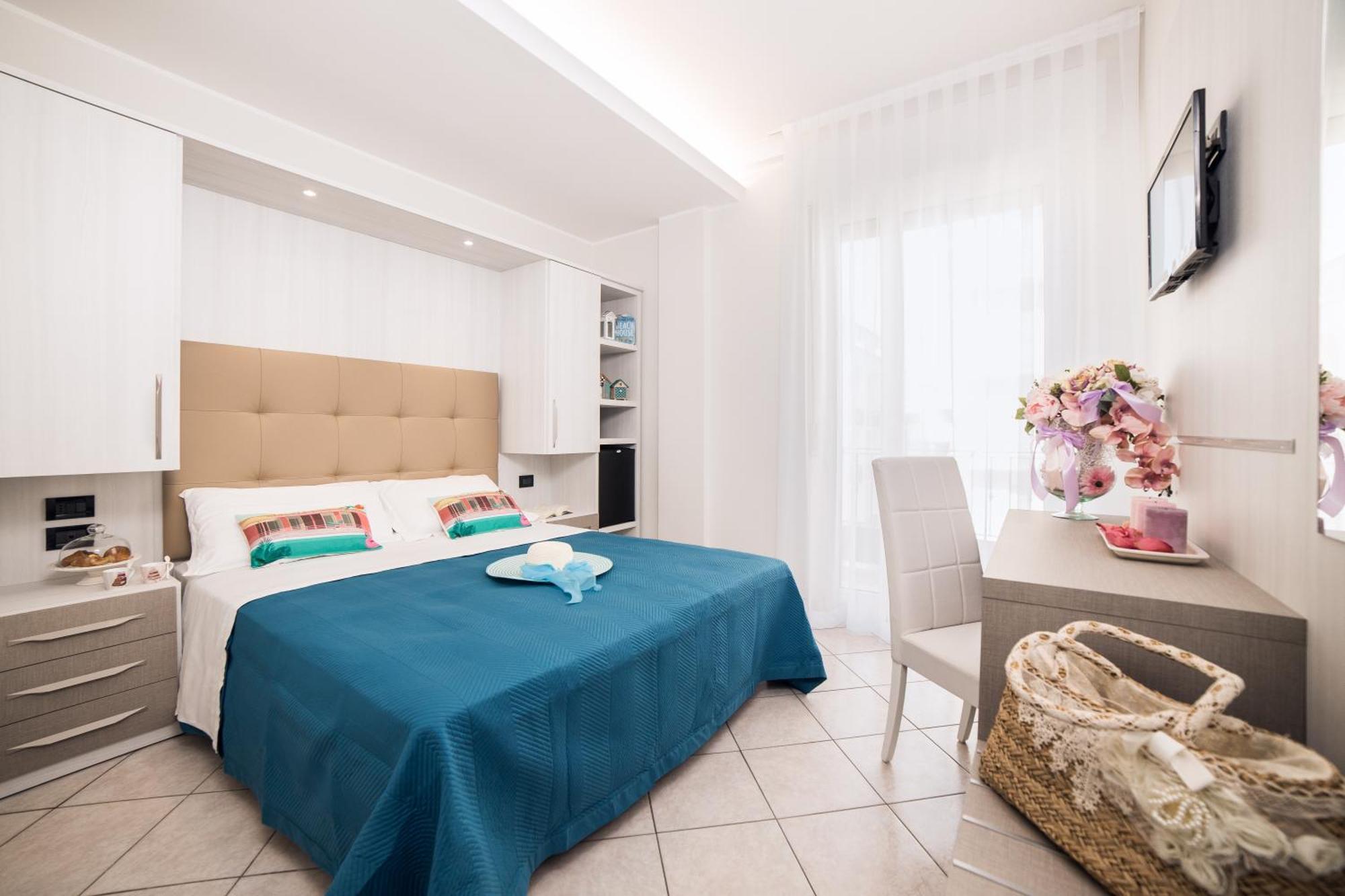 Viva Beach Hotel Rimini Exterior photo